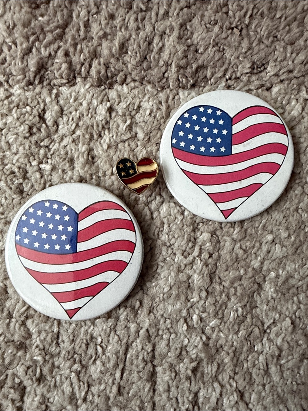 Vintage Americana buttons and pin; American Flag and heart flag GUC! 🇺🇸
